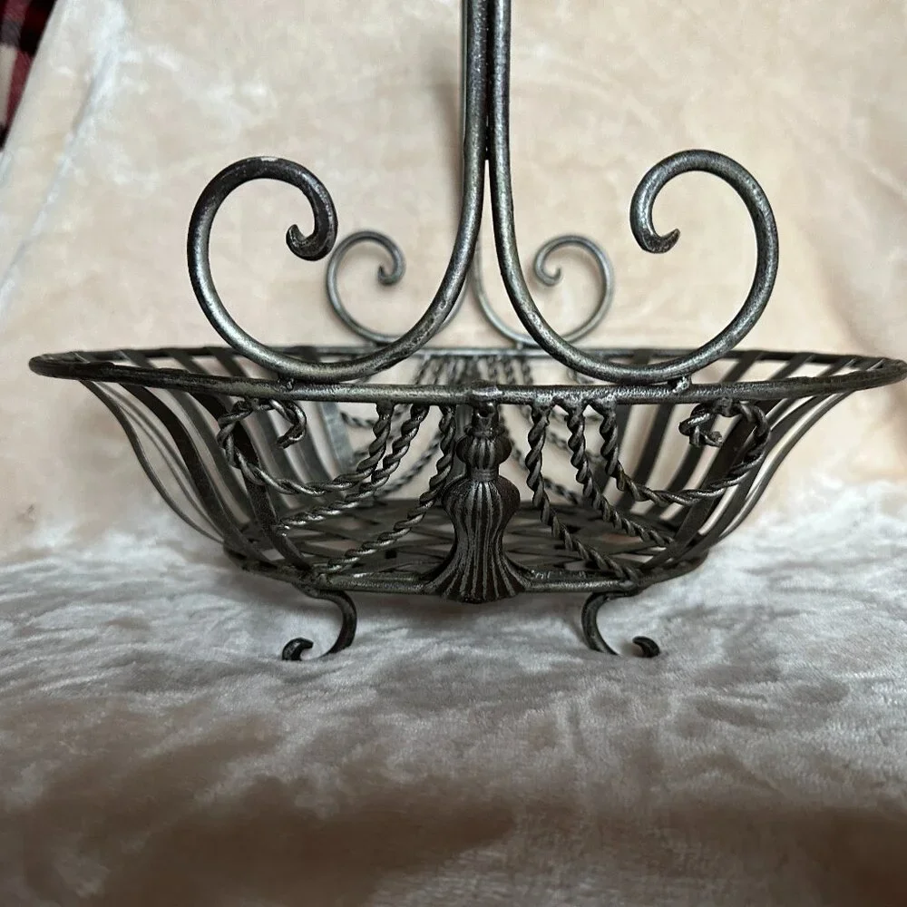 Fruit Basket / Plant Centerpiece Vintage Metal Ornate Scrollwork EUC Oval